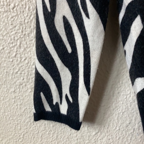 Retro Y2K Zebra Print Sweater Pull Over Black White Size Medium - Picture 7 of 10